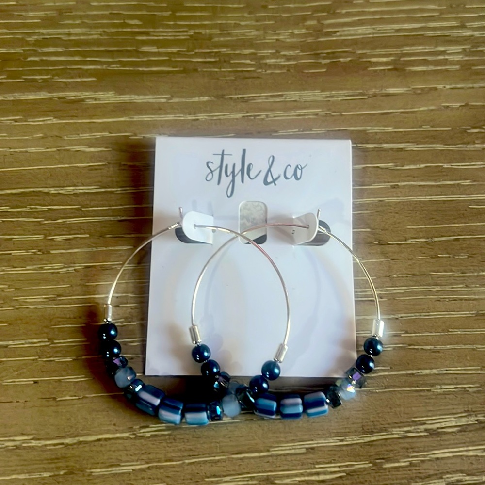 NWT-Blue beaded round wire earrings 2x2”